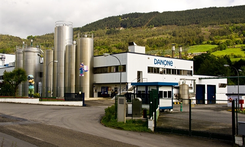 Danone accede a estudiar la venta de su planta en Asturias a un inversor