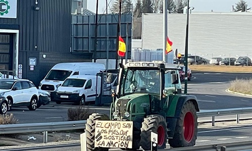 El campo cumple una semana de protesta con tractoradas en toda Espaa y...