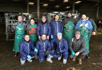 Equipo de formadores espaoles junto a Jerome Marie y un grupo de alumnos