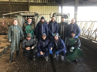 Equipo de formadores espaoles junto a Antoine Jacq y un grupo de alumnos