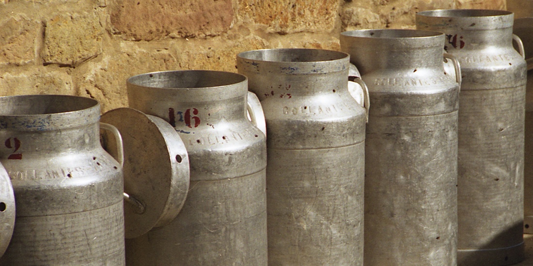 El Gobierno estudia regular la venta de leche cruda, que ya permite...
