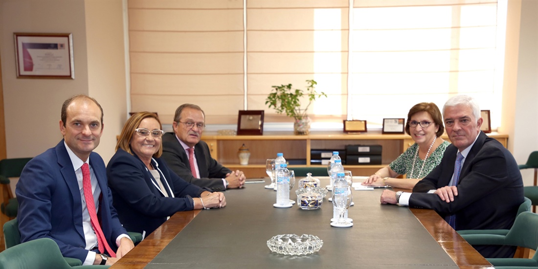 La presidenta de la Sociedad Annima Espaola de Caucin Agraria...