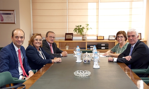 La presidenta de la Sociedad Annima Espaola de Caucin Agraria...