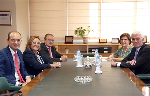 La presidenta de la Sociedad Annima Espaola de Caucin Agraria...