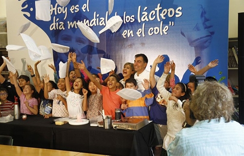 Ms de 25 pases celebran el Da Mundial de los Lcteos en la Escuela