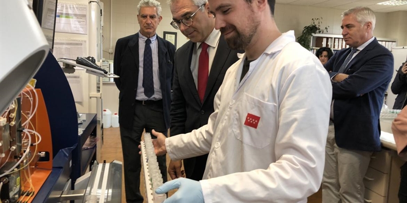 La Comunidad de Madrid ha dotado al Censyra de un nuevo analizador de muestras de leche