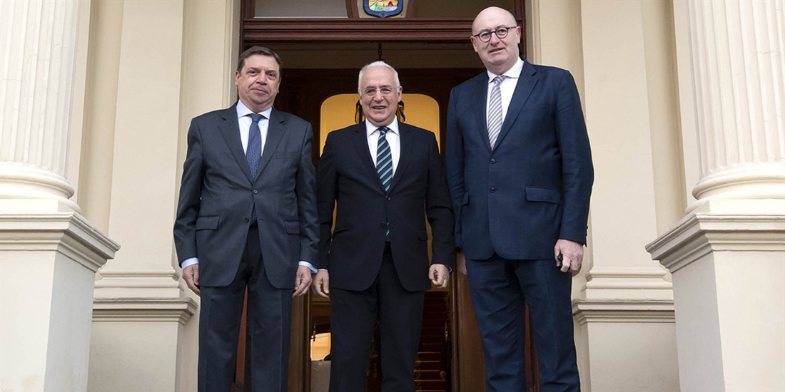 Luis Planas pide que el precio de la leche en Espa�a suba como en Europa