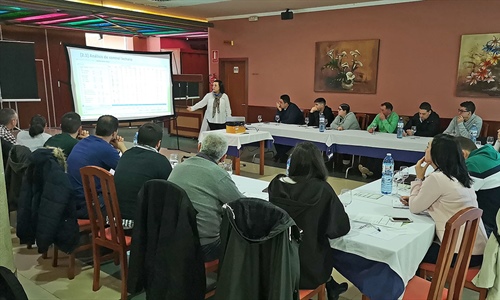 UNIFORM-Agri celebra sus reuniones para usuarios en Navarra, Pas...