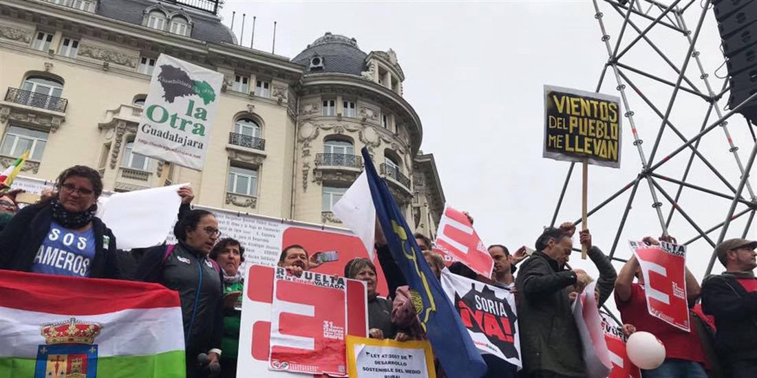 Miles de personas reclaman en Madrid que "no agonice" la Espaa rural...