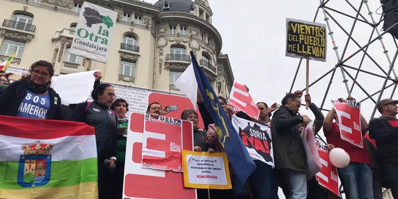Miles de personas reclaman en Madrid que "no agonice" la España rural durante la manifestación 'La Revuelta de la España Vaciada'