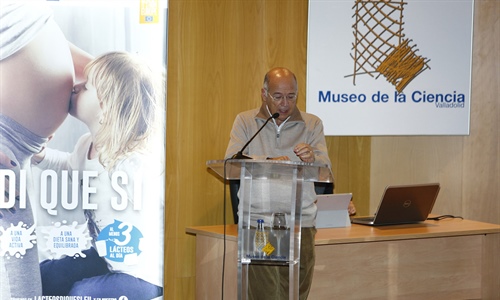El doctor ngel Gil pide al consumidor que no elimine los lcteos en el...