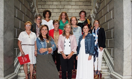 Amfar pone en marcha un programa para la incorporacin de mujeres...