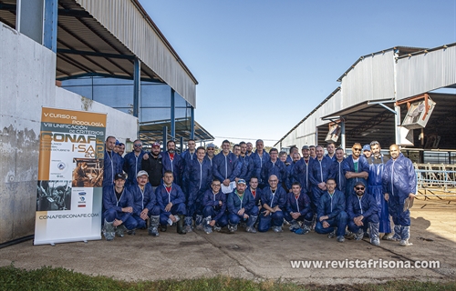 Ms de 40 tcnicos en podologa bovina se renen en el V Curso de...