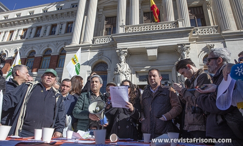 Cientos de ganaderos y agricultores madrileos se manifiestan frente al...