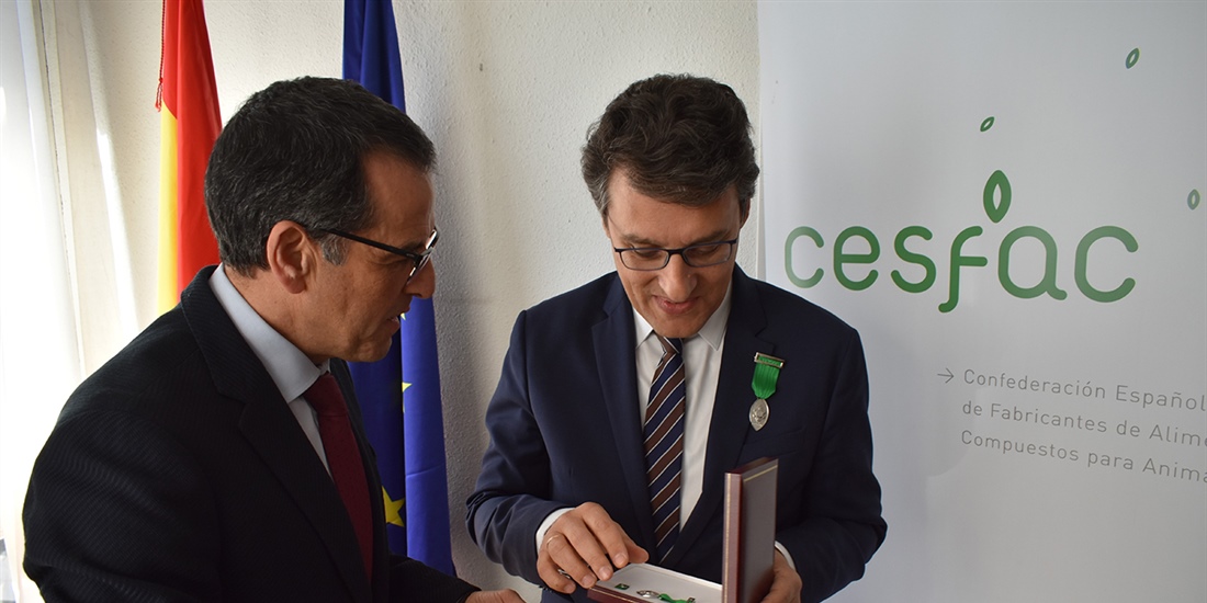 Fernando Miranda recibe la Medalla al Mrito en Alimentacin Animal