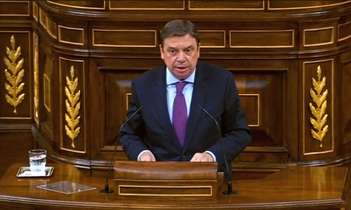 Luis Planas presenta, para su convalidacin, la prrroga de las medidas...