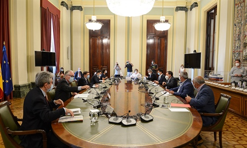 Luis Planas pide unidad a las organizaciones agrarias para conseguir un...