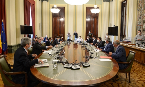 Luis Planas pide unidad a las organizaciones agrarias para conseguir un...