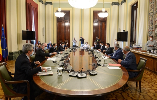 Luis Planas pide unidad a las organizaciones agrarias para conseguir un...