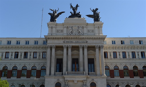 Cerca de 700.000 agricultores y ganaderos recibirn 4.954 millones de...