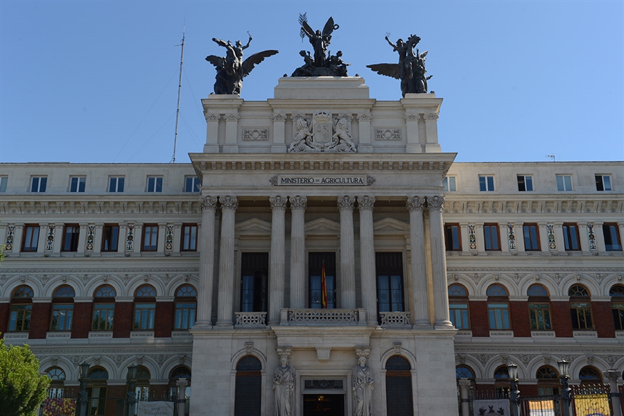 Cerca de 700.000 agricultores y ganaderos recibirn 4.954 millones de...