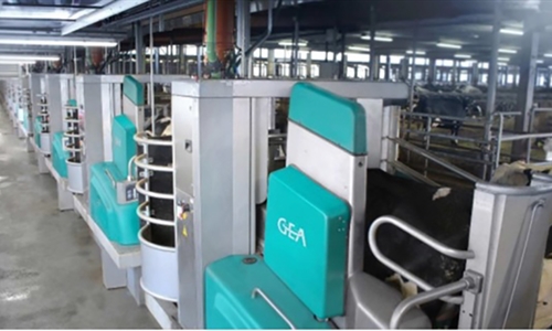 GEA pone en funcionamiento una instalacin de ordeo robotizado para...