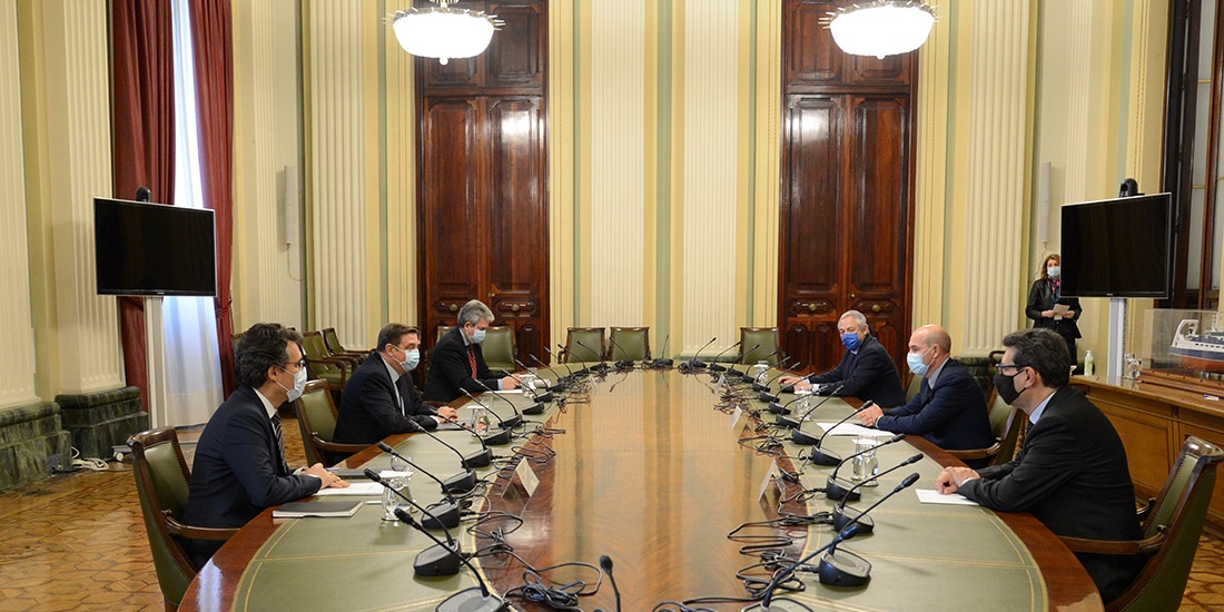 Luis Planas se rene con representantes de Provacuno para analizar la...