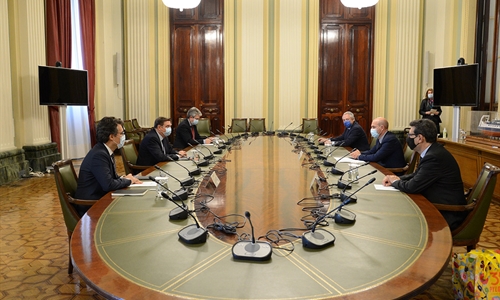 Luis Planas se rene con representantes de Provacuno para analizar la...