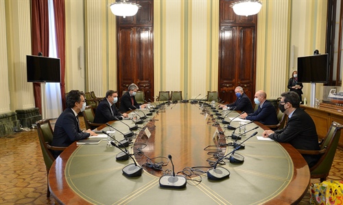 Luis Planas se rene con representantes de Provacuno para analizar la...