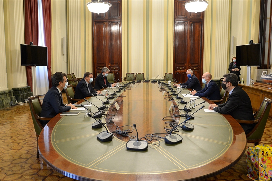 Luis Planas se rene con representantes de Provacuno para analizar la...