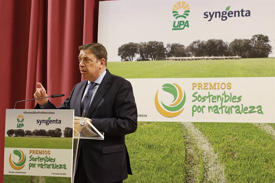 Luis Planas señala que la sostenibilidad implica una nueva orientación...