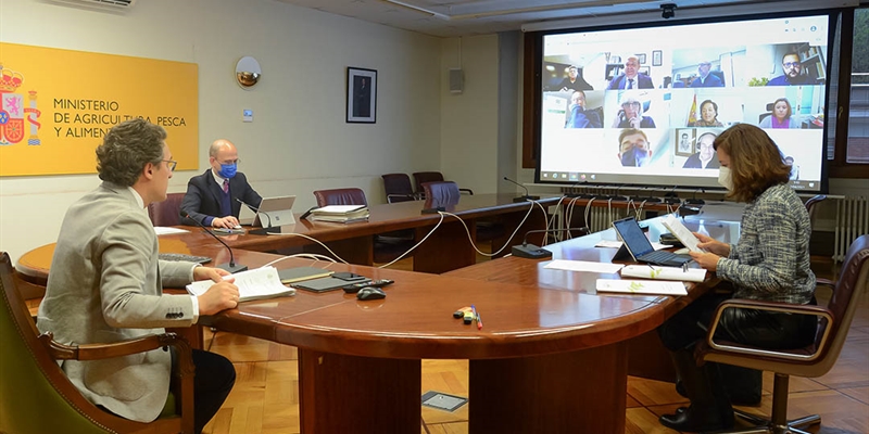 El Gobierno pide crear valor en el sector lcteo para garantizar el futuro de las explotaciones familiares