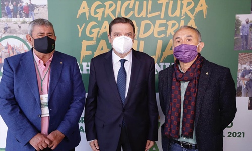 Luis Planas: La agricultura familiar y profesional ser el centro del...