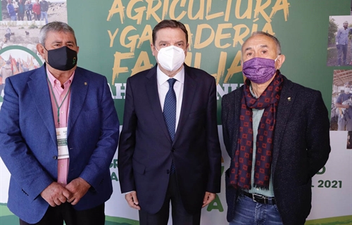 Luis Planas: “La agricultura familiar y profesional será el centro del...