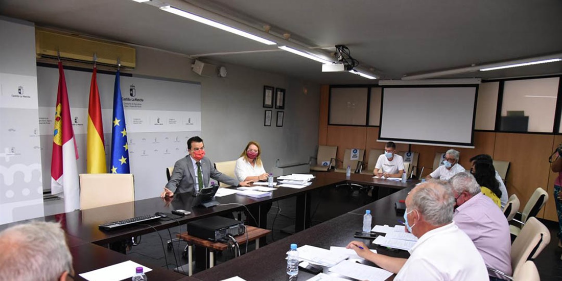 El consejero de Agricultura de Castilla-La Mancha apoya la...