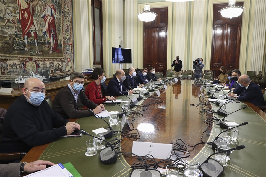 Reunin de los agentes del sector lcteo en el Ministerio de Agricultura