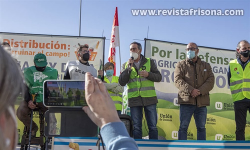 Los ganaderos de vacuno de leche se manifiestan en Madrid contra los...