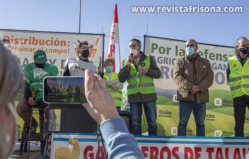 Los ganaderos de vacuno de leche se manifiestan en Madrid contra los...