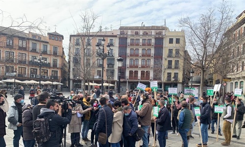 Un centenar de ganaderos se manifiesta en Toledo para pedir un precio...
