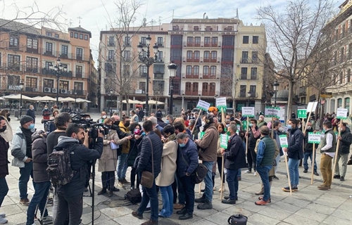 Un centenar de ganaderos se manifiesta en Toledo para pedir un precio...