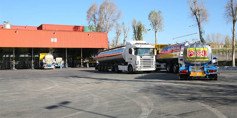 La huelga de transportes provoca colapso en el sector y desabastecimiento de productos lácteos