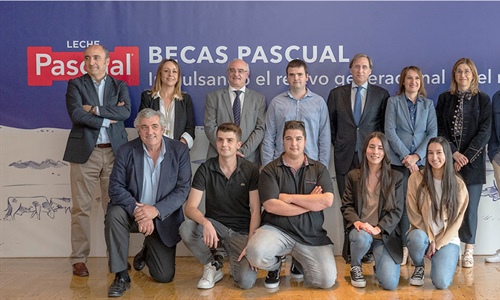 Pascual impulsa el relevo generacional en el campo a travs de becas...