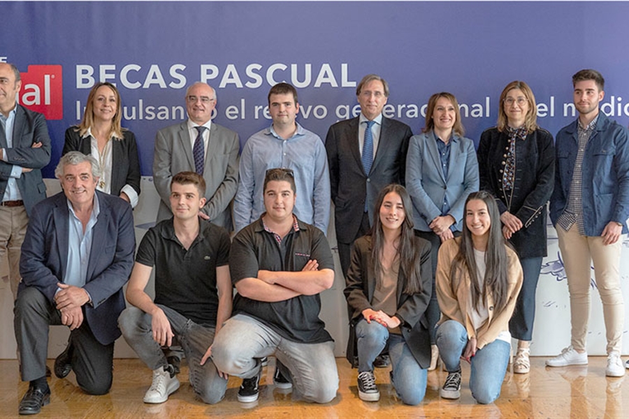 Pascual impulsa el relevo generacional en el campo a travs de becas...