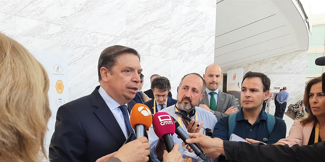 Hoy se inicia el pago de las ayudas a productores de leche por los...