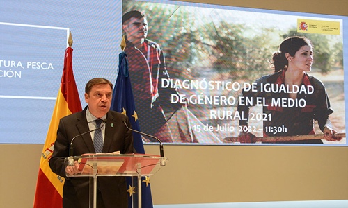 Luis Planas: "Afianzar el papel de la mujer es clave para el futuro de...