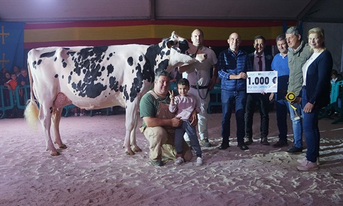 Parlero Wilson Helectra, Vaca Gran Campeona del Concurso de la Raza...