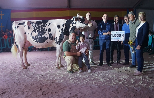 Parlero Wilson Helectra, Vaca Gran Campeona del Concurso de la Raza...