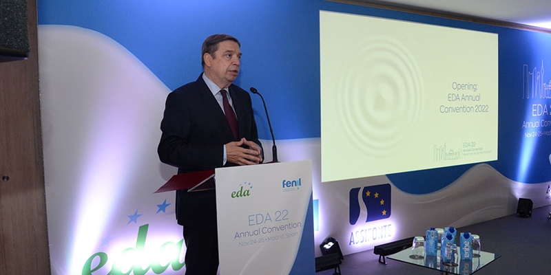 Luis Planas anima al sector lácteo a avanzar en economía circular y sostenibilidad