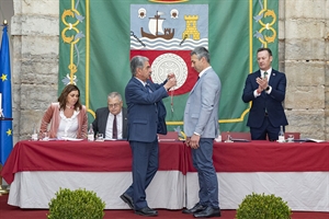 Revilla entrega la Medalla de Plata de Cantabria a SAT Ceceño en homenaje a todo el sector ganadero