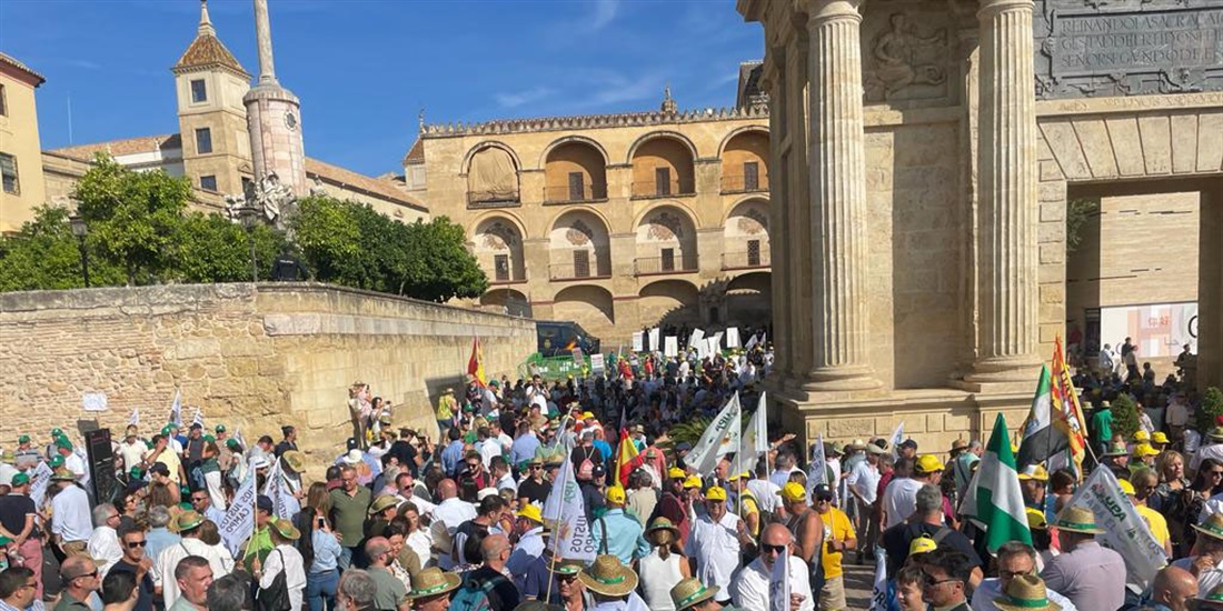 Ms de 6.000 agricultores y ganaderos claman en Crdoba el cese de los...